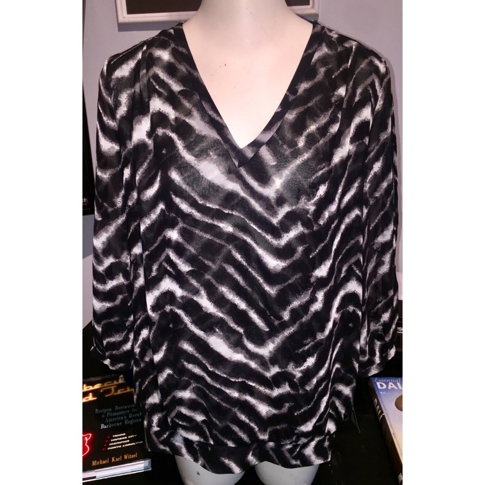 NWT $98 AMBER SUN NORDSTROM BLURRED ZEBRA TOP, M